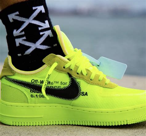 af1 off white volt.